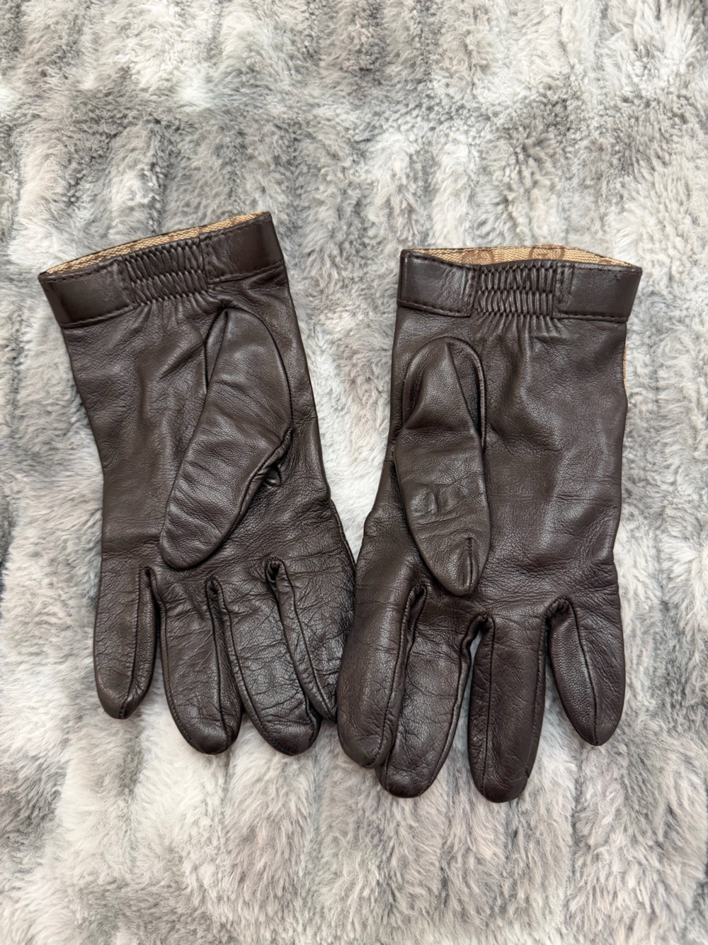 Gucci Brown Leather & GG Canvas women’s Gloves with Gold Hardware - Picture 2 of 6